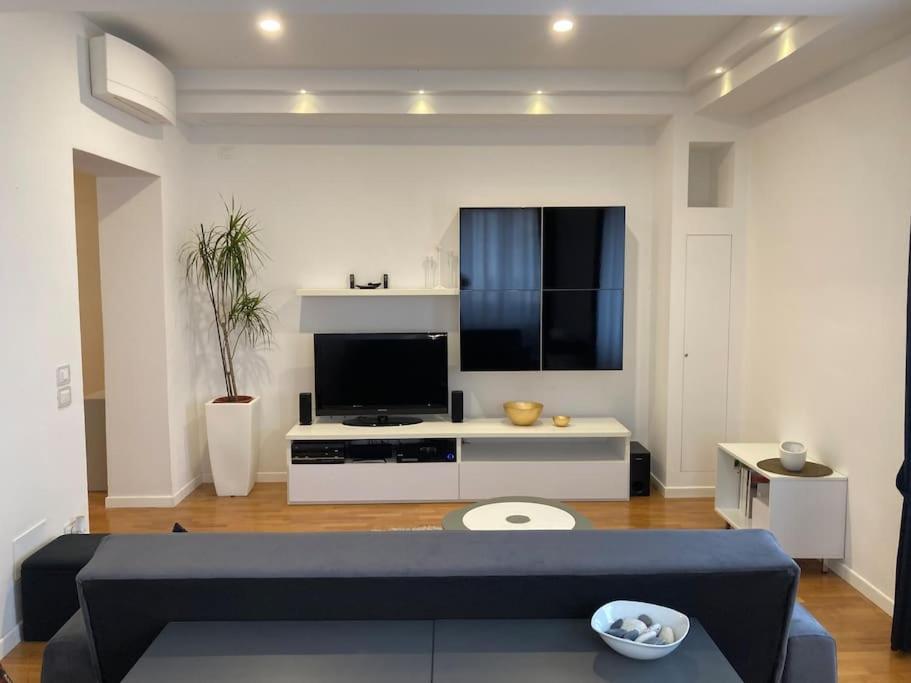 Thesan Lodge, Chic & Modern Design Apartment โกรเซตโต ภายนอก รูปภาพ