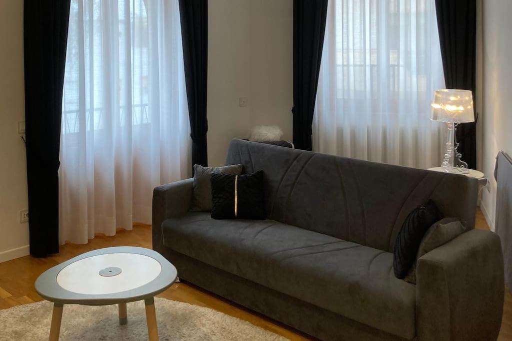 Thesan Lodge, Chic & Modern Design Apartment โกรเซตโต ภายนอก รูปภาพ